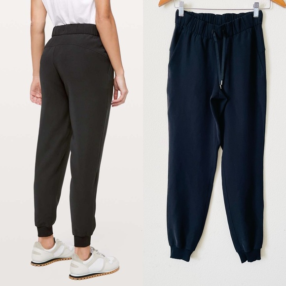 Lululemon SIZE 2 On The Fly midrise woven black joggers - Picture 1 of 5